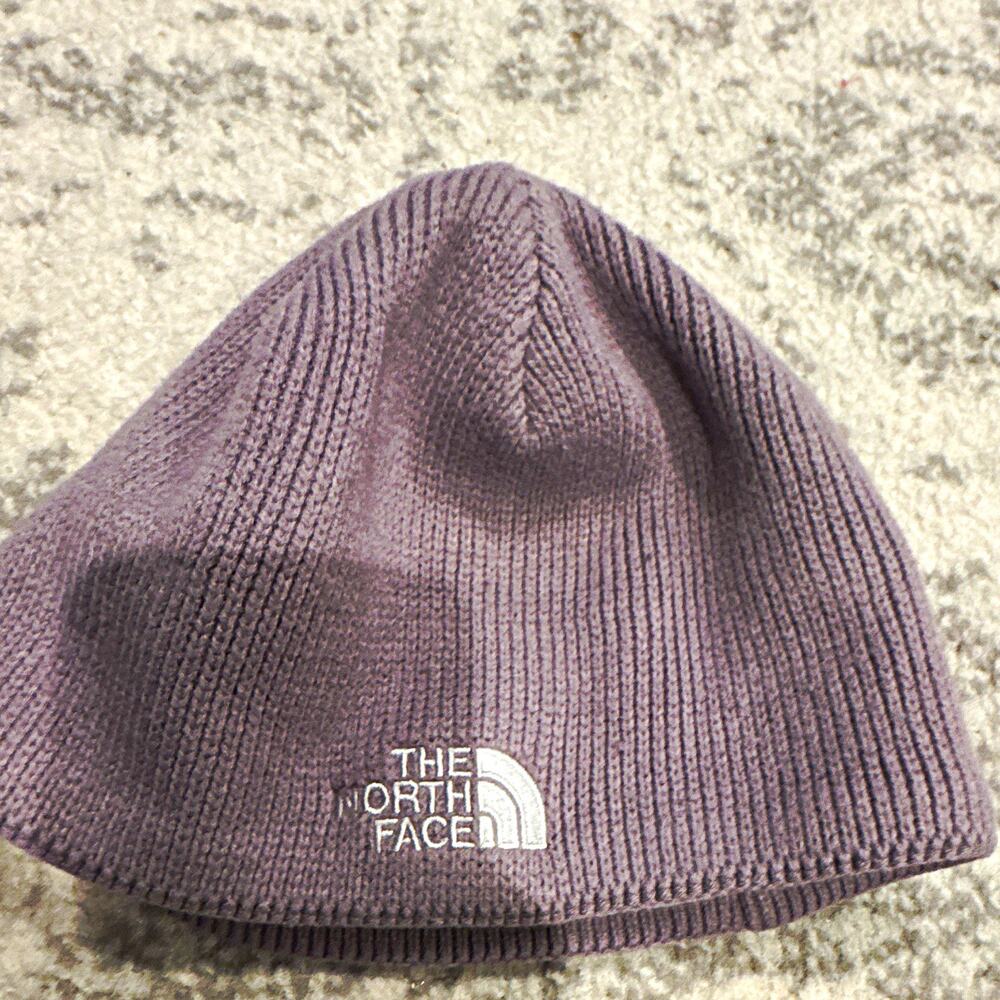 The North Face Gray Solid Knit Beanie Hat Fleece Lined Logo One Size